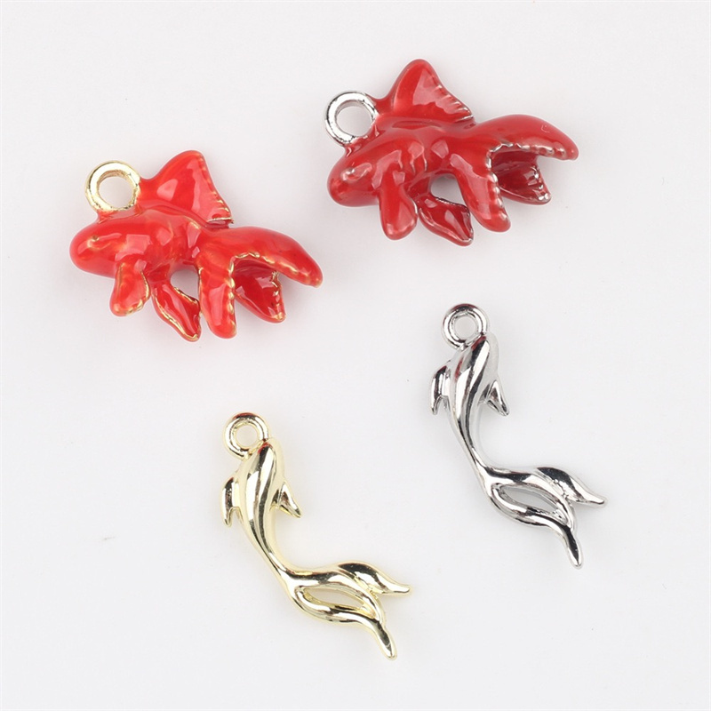 送料無料 50 ピース/ロットドロップオイル動物漫画魚の形金 - Men Accessories Locket のレビューと価格