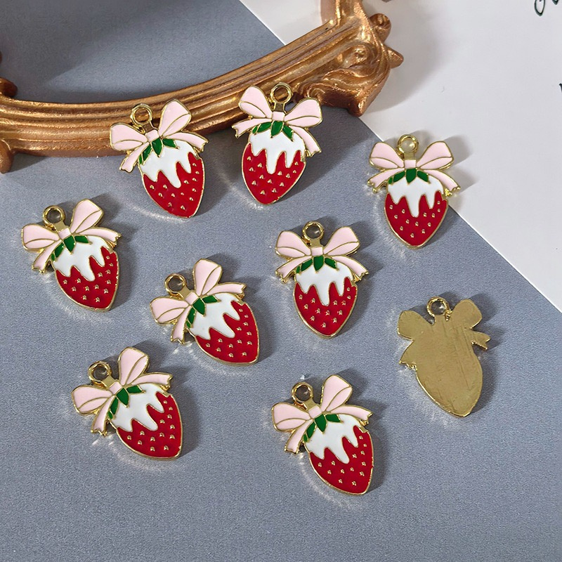 最新 100 ピース/ロットカラードロップオイル漫画イチゴ形 - Men Accessories Locket のレビューと価格